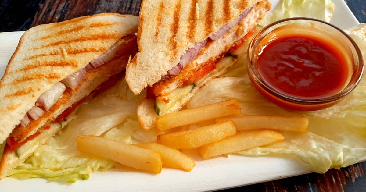 Chicken Sandwich served with French Fries